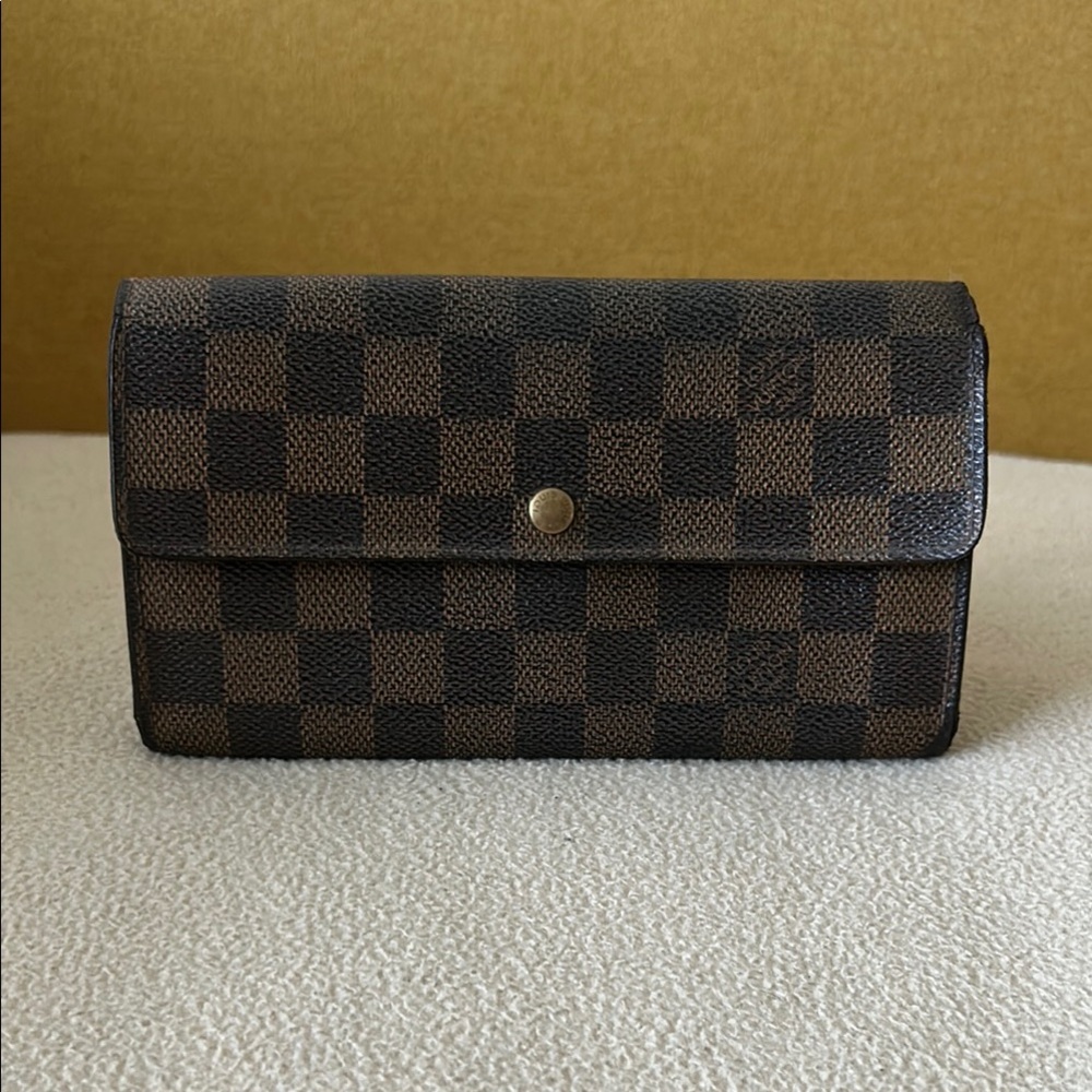 Louis Vuitton Women’s Damier Ebene Long Wallet